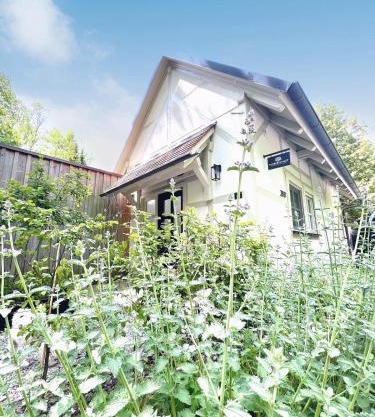 TauberChalet I Privates Boutique-Ferienhaus mit Whirlpool, Sauna, Garten, Naturmagie & ZellBoost