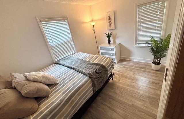 tComfortable 2-Bedroom House in Mac-Groveland Near Dining & Colleges