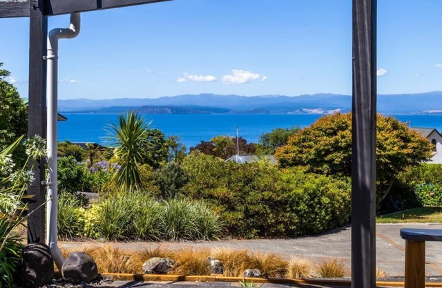 "Te Hokinga" - Whareroa Classic Kiwi Bach Escape