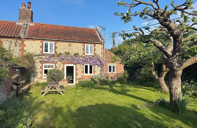 TEAL COTTAGE, Burnham Overy Staithe, Norfolk.