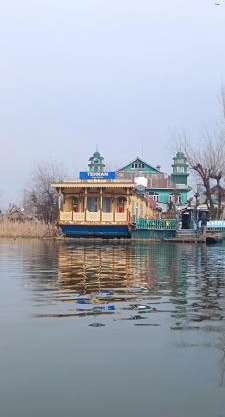 Tehran House boat