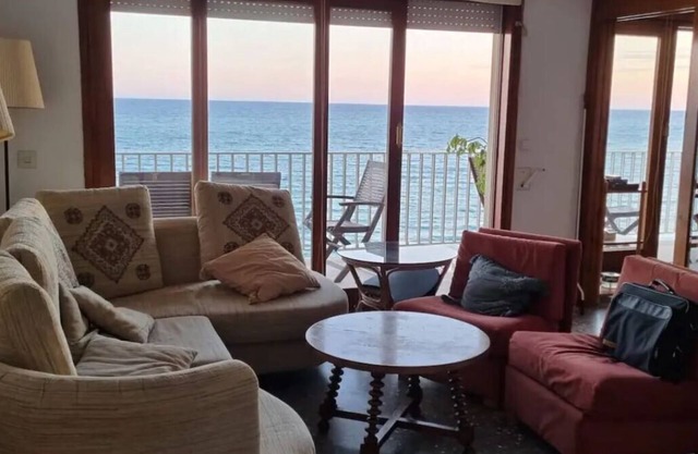 TELEWORK IN FRONT OF THE SEA