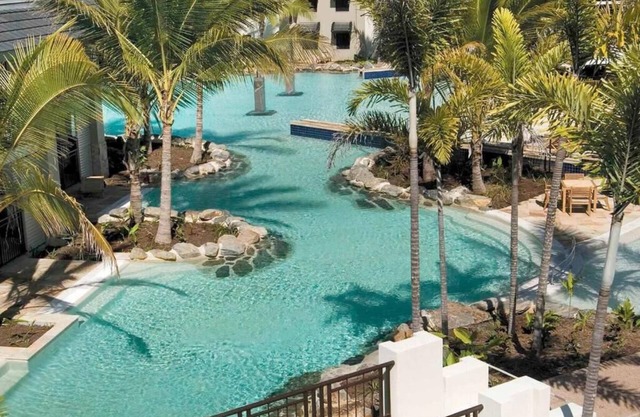 Temple Breeze - Swim Out Apartment