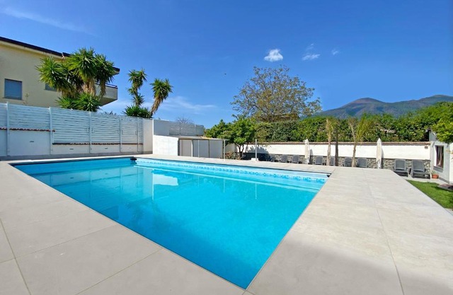 Terrazza sul Vesuvio con piscina