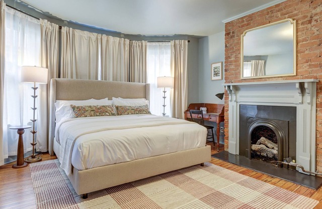 The 200 South St Boutique Hotel w/Pool