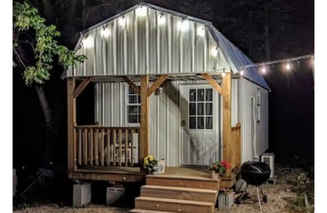 The "40 Steps" Cabin Tiny house