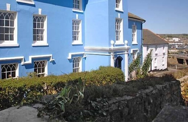 THE ABBEY, pet friendly, luxury holiday cottage in Penzance