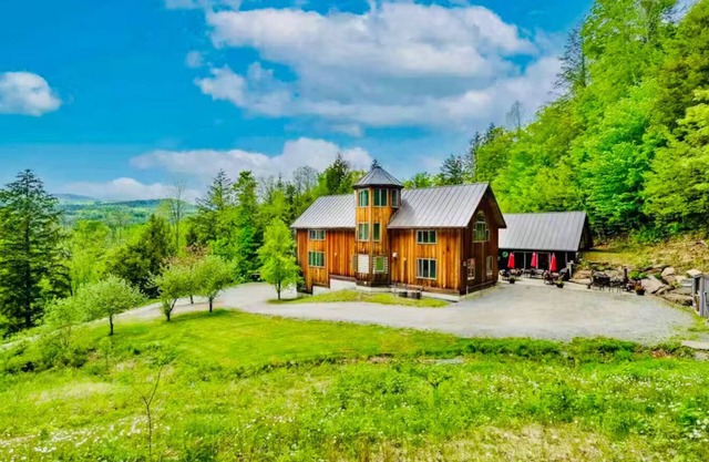 The All Seasons - Enclosed Heated Pool, Hot Tub, Fire Pit