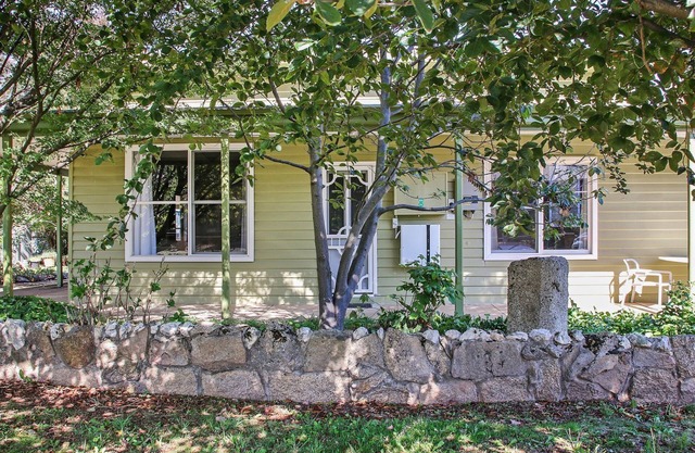 The Bark Hut – a cosy retreat just steps from Beechworth’s best!