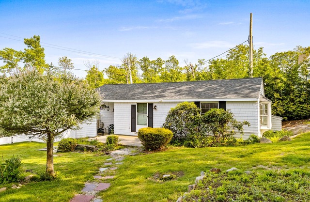 The Beach Cottage at Sandy Cove: Serene Retreat