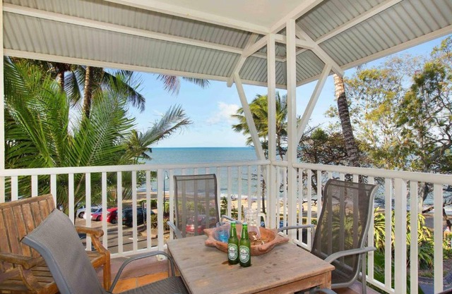 The Beach Shack 3BR Waterfront Resort, Own WIFI