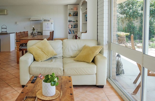 The Beachy Unit. Close to the beach, cafes and restaurants in Portarlington.