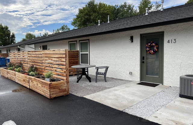 The Benton - Warmly decorated, cozy apartment in downtown Bentonville