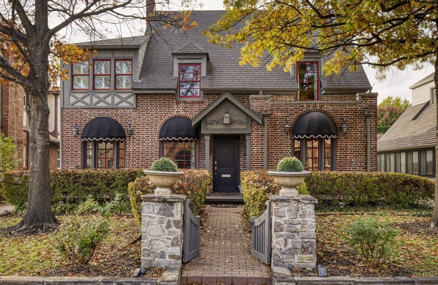 The Big Tulsan- 8 beds, pool, game room, BBQ!