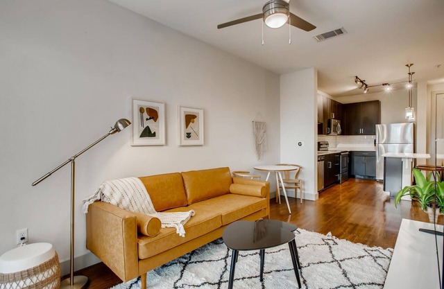 The Bindel, East Austin, Highly Walkable + Pets Welcome!