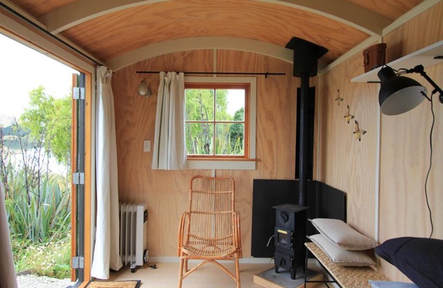 The Bird Hide - rustic luxury by the water
