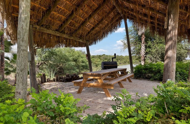 The Birdhouse on the Rio - A South Texas Retreat for Nature Lovers & Families!