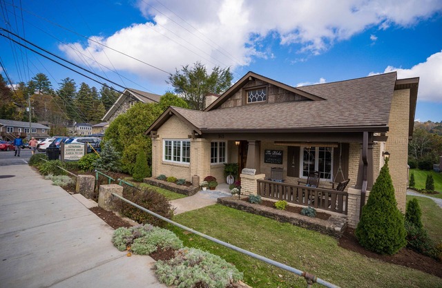 The Blake on Main St- NEW LUXURY RENTAL ON MAIN STREET BLOWING ROCK