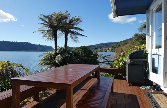 The Blue Bach - Lake Rotoiti Holiday Home