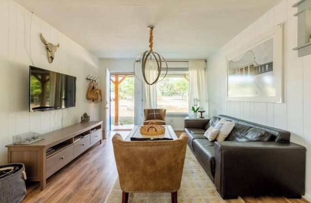 The Blue Door- Cozy Ranch Style for 6 in the the Texas Hill Country~ Come Stay!