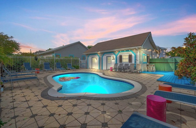 The Blue Octopus-Pool-GolfCartDeals-Walk2Beach