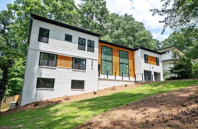 The Briarcliff Glass HousenFabulous 6-bedroom SMART house with smar