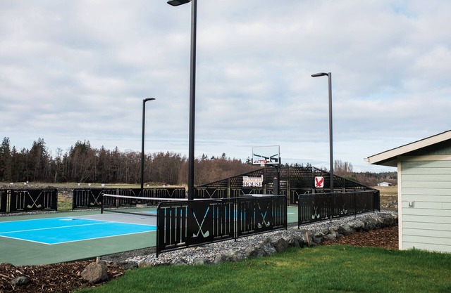 "The Bunker House" With Sports Court!