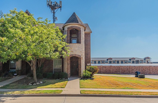 The Castle by the Lake with Pool, Balcony & Garage Parking, Great Location!