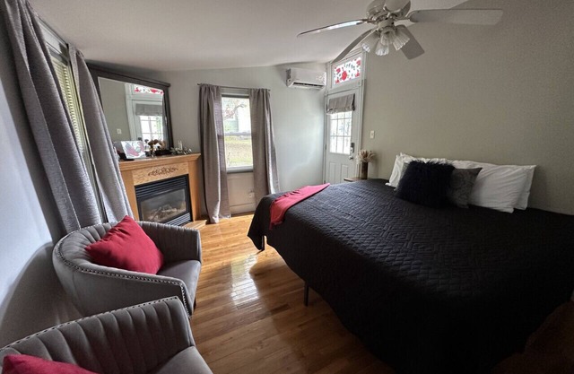 The Champagne House Unit 7