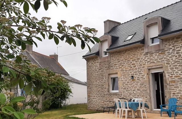 The charm of a renovated fisherman's house, a stone's throw from the port.