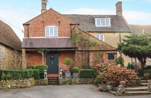 THE CHEESE ROOM, pet friendly, with a garden in Stretton-On-Fosse
