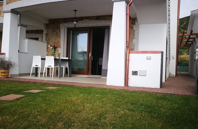 The cove with sea view ground floor independent entrance with garden
