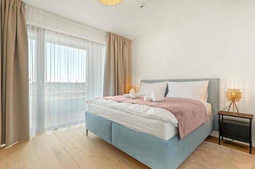 The Cozy Pearl - Light, Style & Balcony Comfort