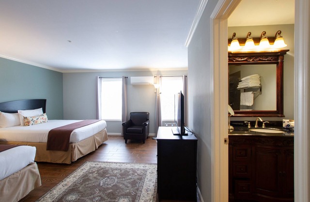 The Dahlonega Square Hotel & Villlas