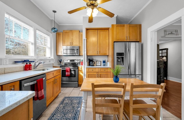 The Dawg Daze by OneHometown Getaways