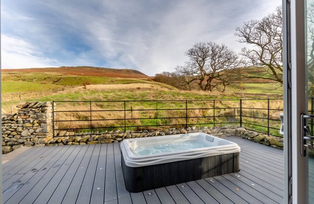 The Dog House - One Bedroom House, Sleeps 2