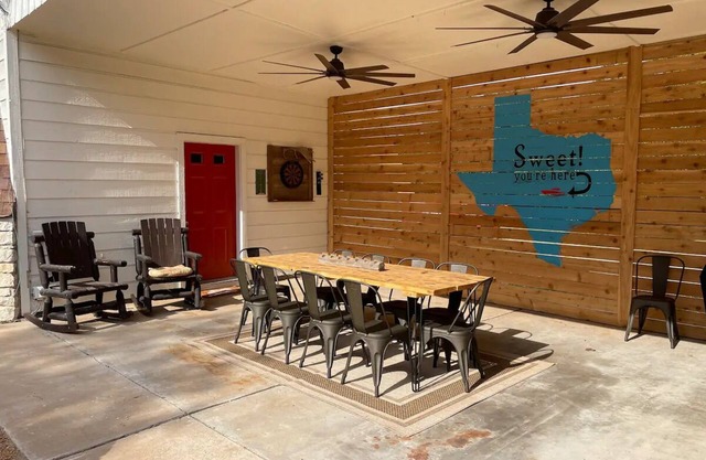 The Domes Near Lake Travis *Sleeps 14*