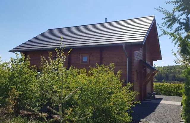 The energy-efficient log cabin Ecolodge with solar-powered systems breathes a genuine and unique vacation atmosphere, between Winterberg and Willingen!