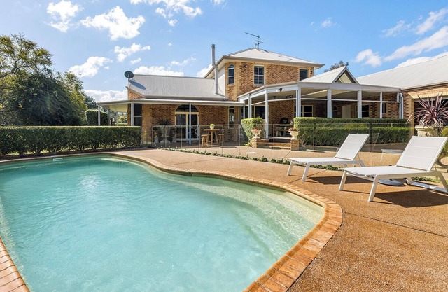 The Entertainer's Estate with Pool