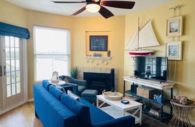 "The Erin" ~ a nautical condo with beach & pond view