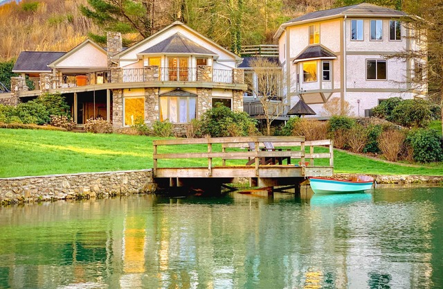 The fun house: fire pit, hot tub, fishing, pond, pizza oven & outdoor movie gear