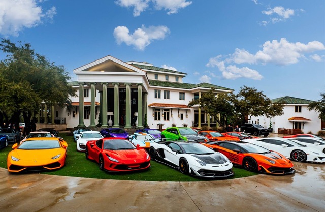 The Gatsby Mansion WATERFRONT - Events, Casino, Pickleball & MORE