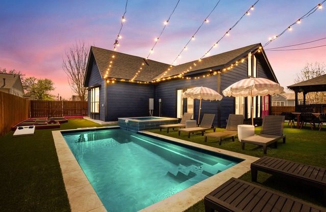 The Gatsby - Sleeps 22 + Heated Pool, Spa, Putt-Putt