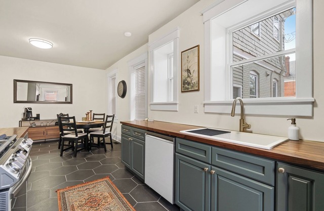 The Gem at Castlewood, Short walk to EVMS/CHKD/Sentara Hospital Complex