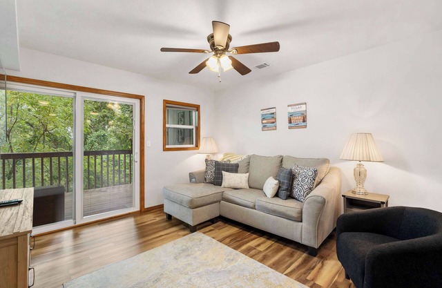 The Greenview Haven: Cozy For 6!