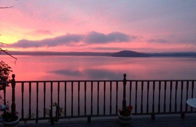 The Halcyon House of Saratoga Springs on Saratoga Lake