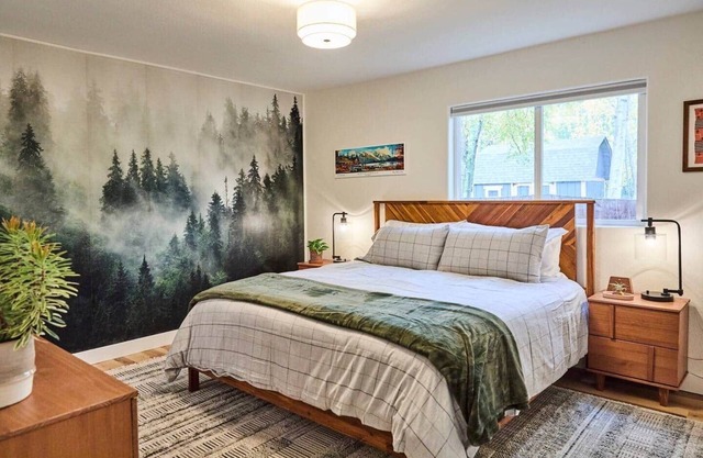 The Hideaway | Sleeps 6 | 10 mins from Airport