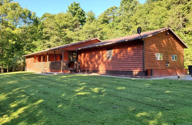The Hillside Lodge is located in the beautiful Hocking Hills region of Ohio!