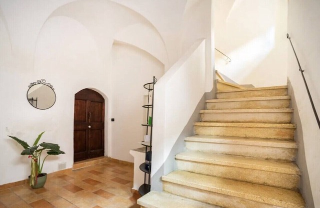 THE HOUSE IN THE LITTLE SQUARE