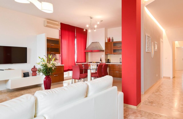 THE HOUSE IN THE SKY - Attic 150 sqm with garage
